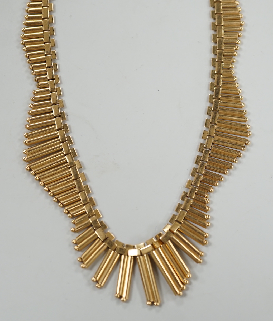 A 20th century Italian 750 yellow metal fringe necklace, 42cm